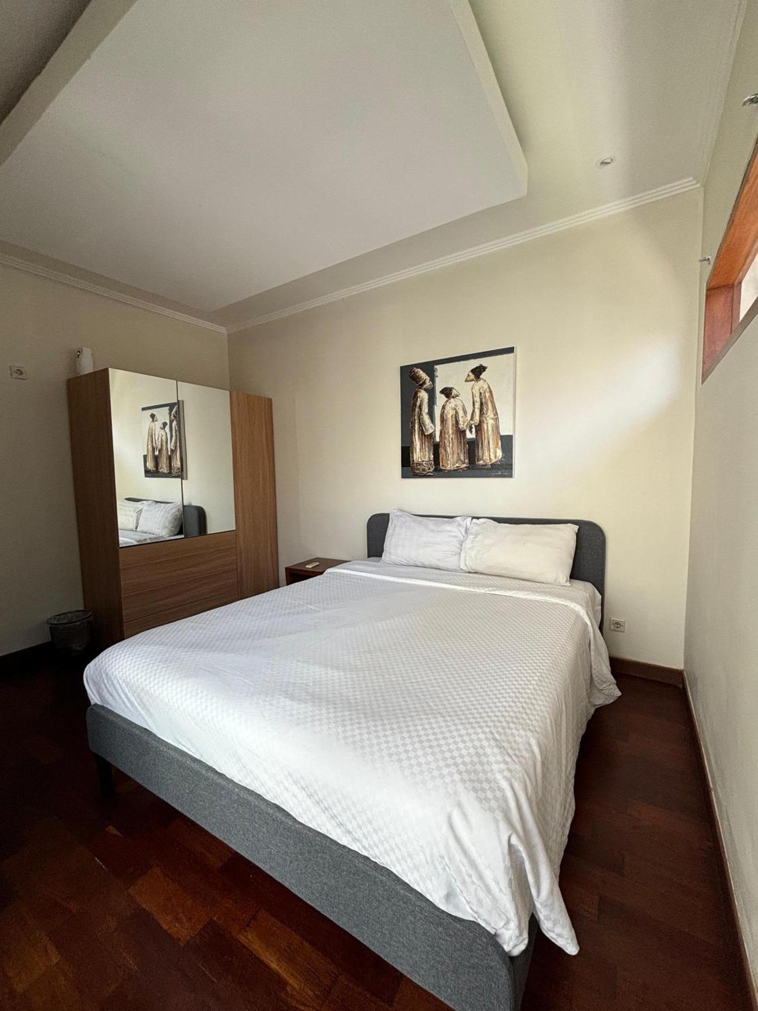 Sutji Living Wisma tamu *